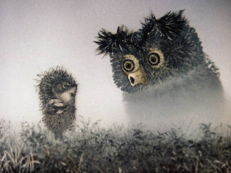 霧の中のハリネズミ - フクロウとの遭遇